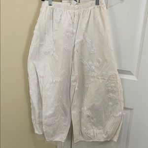COPY - NWOT designer beautiful white full capris